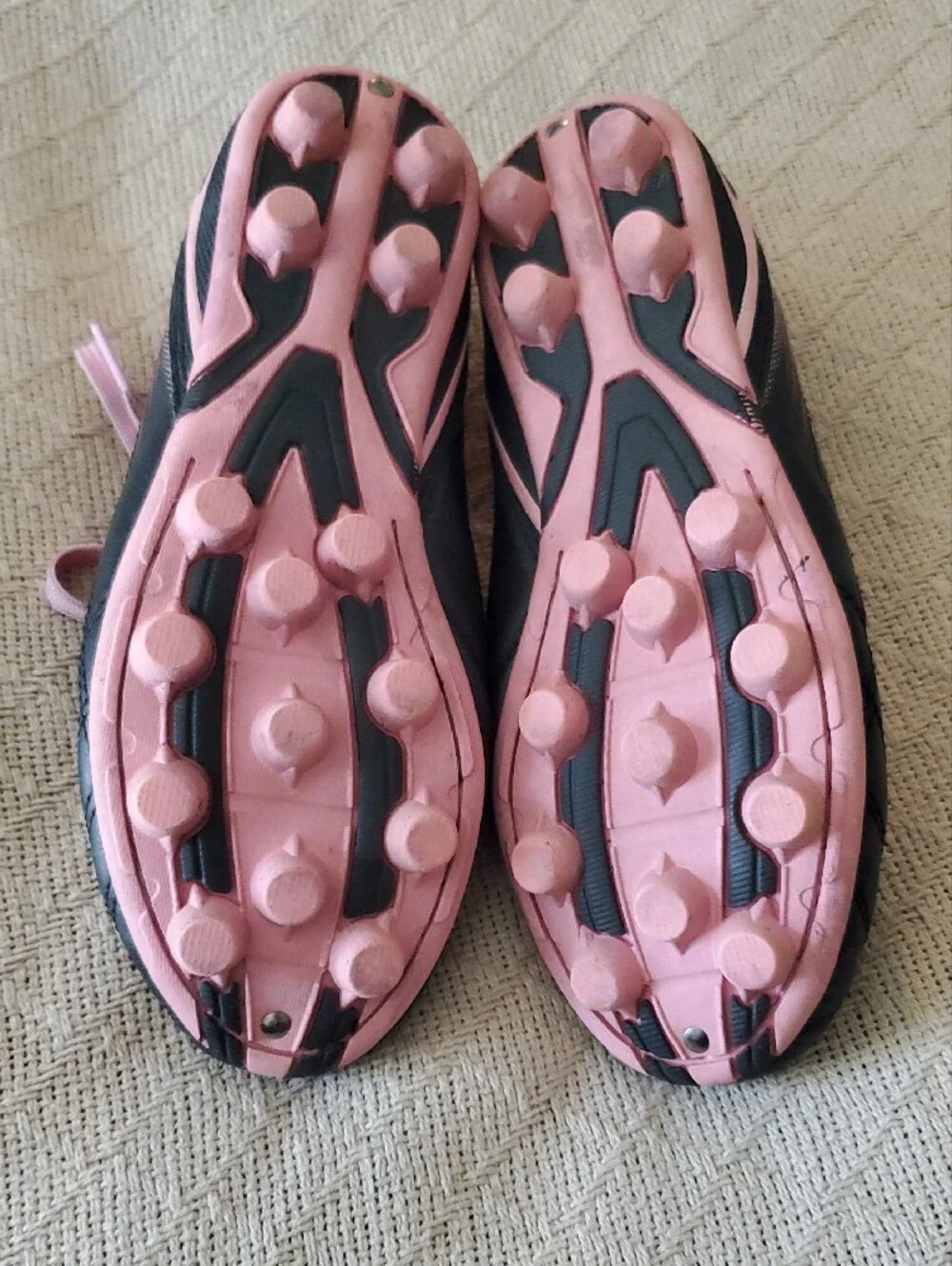 Brava Soccer Cleats Girl Size 3 Pink And Black